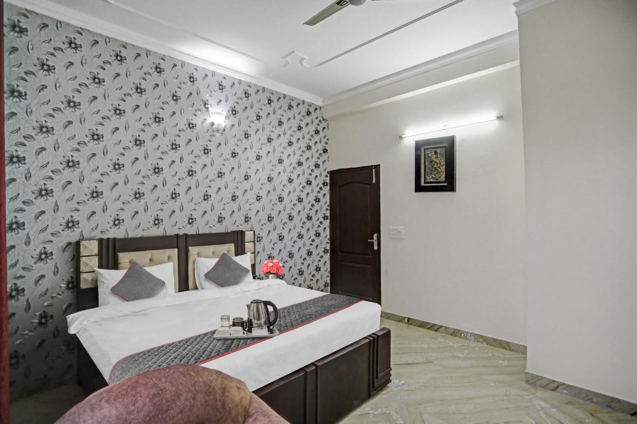 Hotel Townhouse The Premier View Near Iskcon Temple Noida Zewnętrze zdjęcie