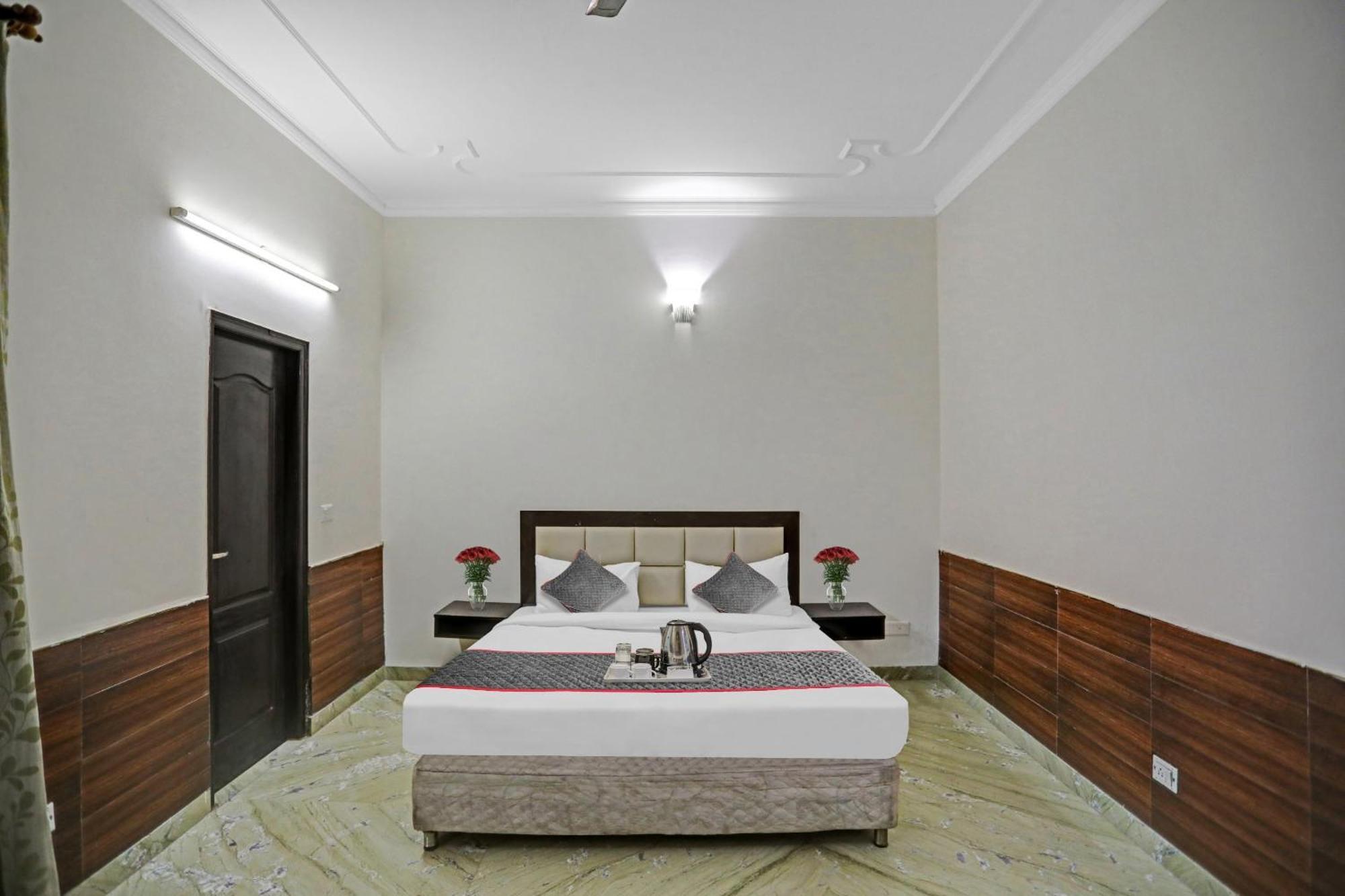 Hotel Townhouse The Premier View Near Iskcon Temple Noida Zewnętrze zdjęcie