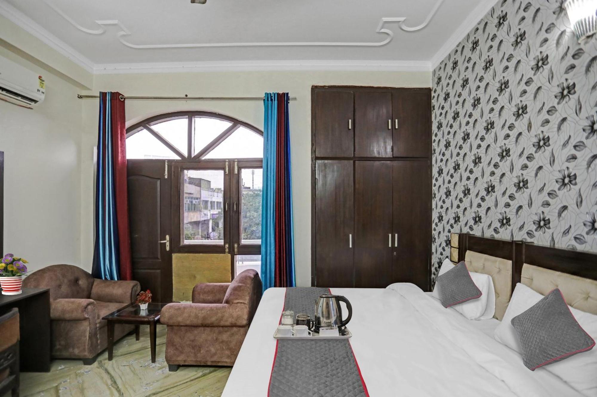 Hotel Townhouse The Premier View Near Iskcon Temple Noida Zewnętrze zdjęcie