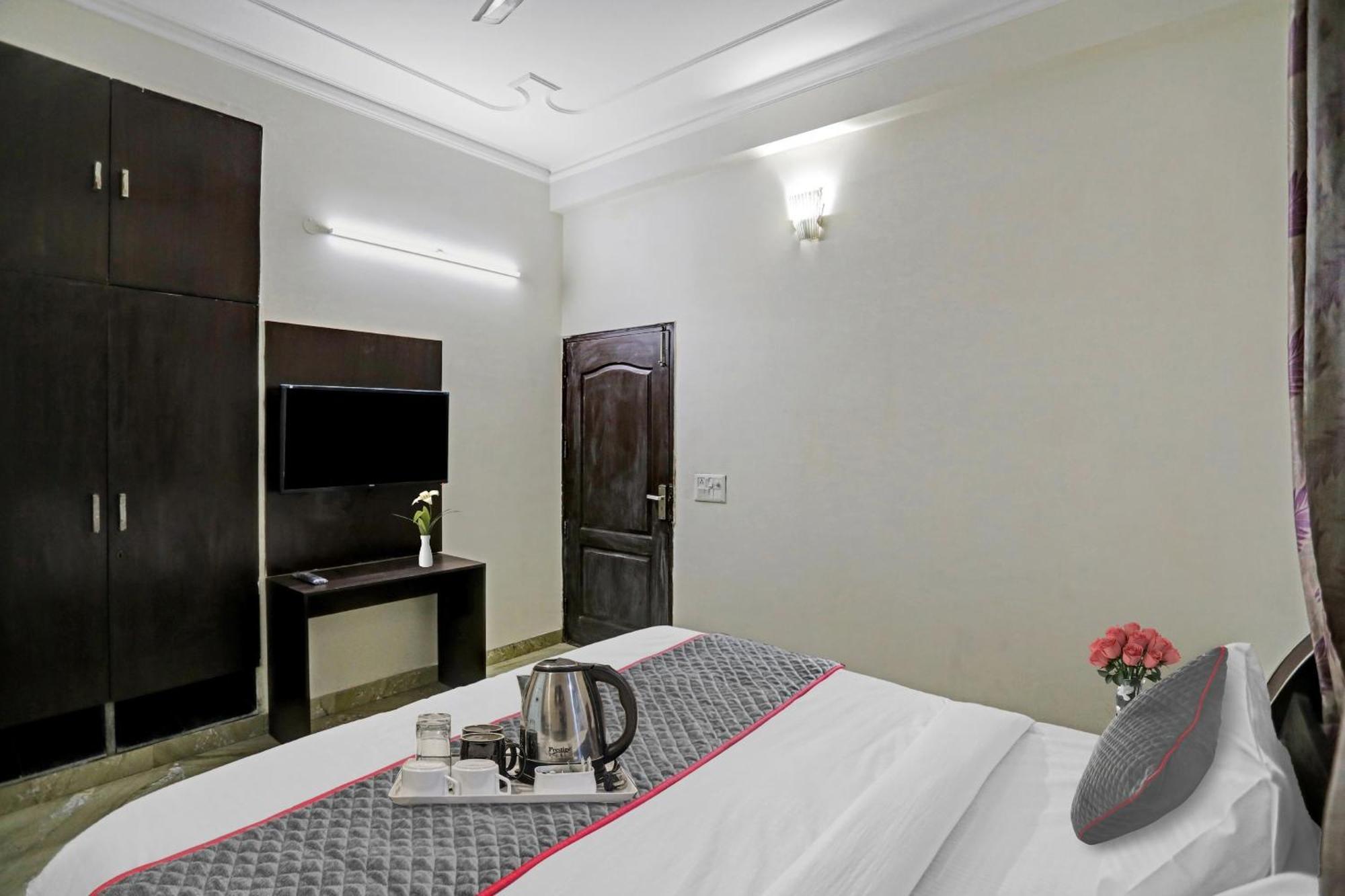 Hotel Townhouse The Premier View Near Iskcon Temple Noida Zewnętrze zdjęcie