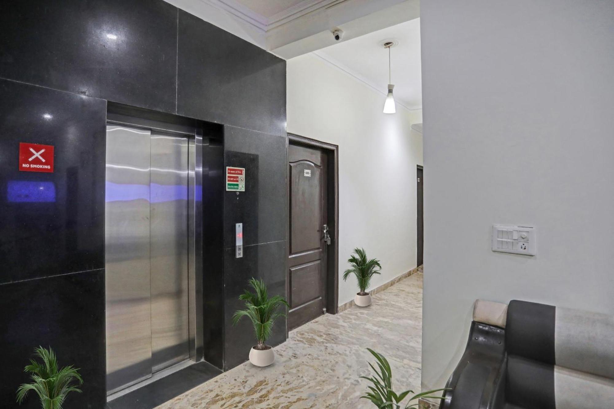 Hotel Townhouse The Premier View Near Iskcon Temple Noida Zewnętrze zdjęcie