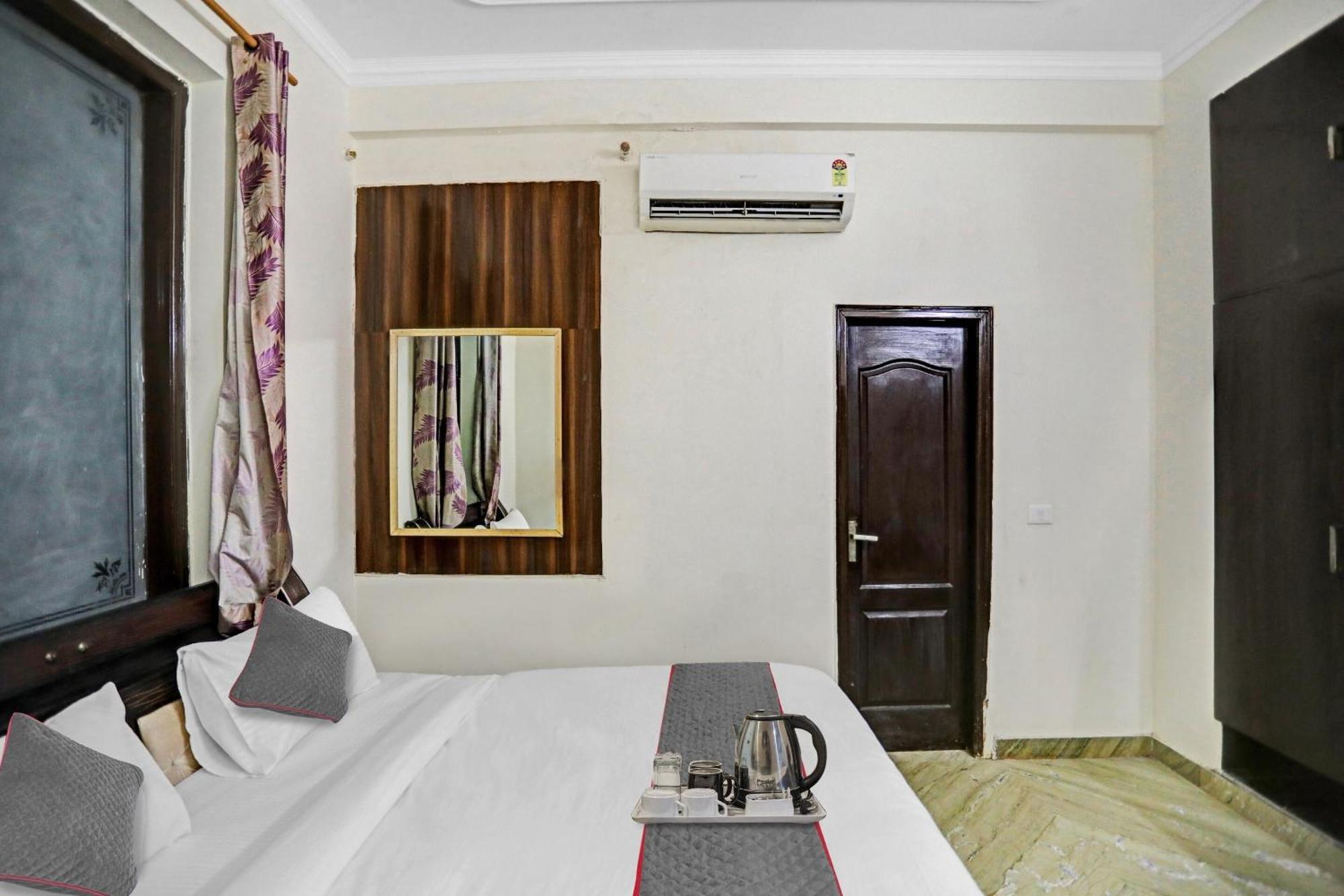 Hotel Townhouse The Premier View Near Iskcon Temple Noida Zewnętrze zdjęcie