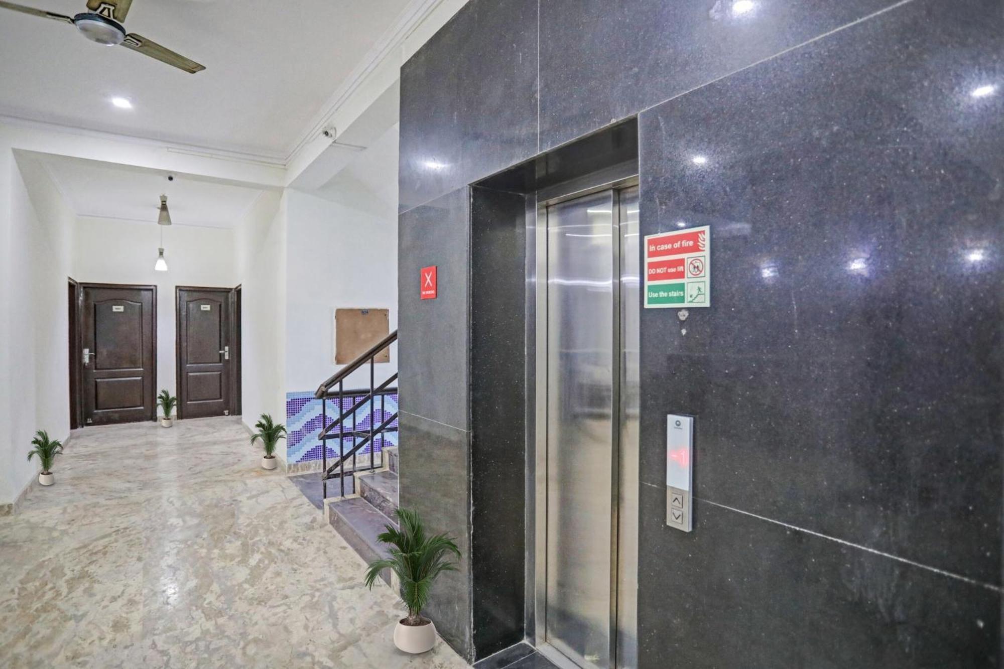 Hotel Townhouse The Premier View Near Iskcon Temple Noida Zewnętrze zdjęcie